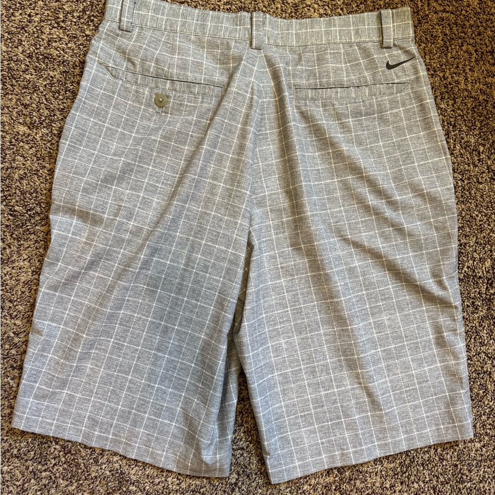Nike Men's Gray Checkered Shorts Golf or Casual size 30 - Picture 6 of 9